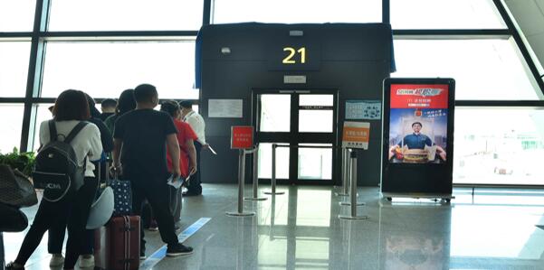 沈陽(yáng)機(jī)場(chǎng)刷屏廣告