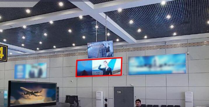 塔什么干機場廣告